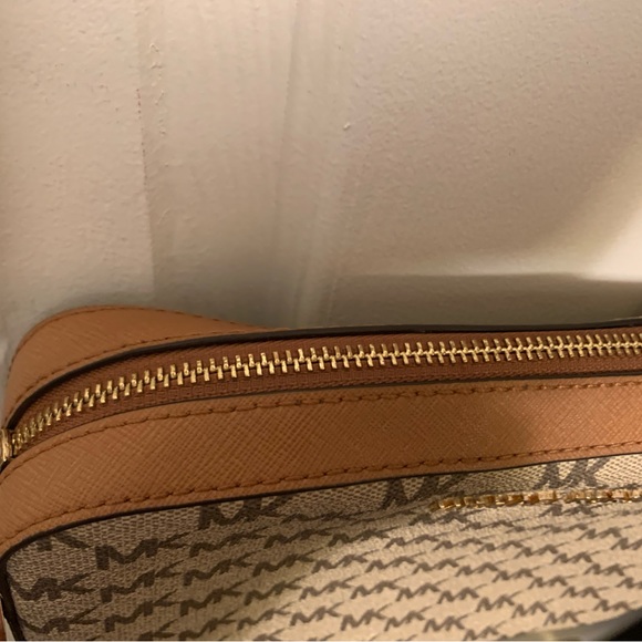 Michael Kors crossbody bag - Picture 3 of 9